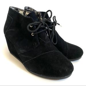 Toms suede black booties/ 8